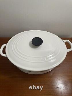 La Cocotte ovale en fonte émaillée Le Creuset Signature 6,75 litres / 31 cm - Meringue