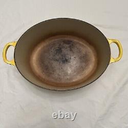 La Cocotte ovale en fonte émaillée Le Creuset n° 31 jaune avec couvercle, fabriquée en France