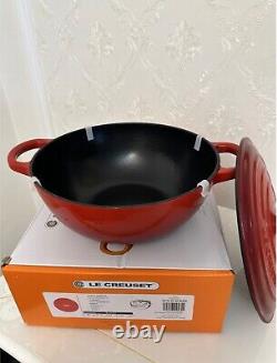 La cocotte en fonte Le Creuset/le four hollandais spécial/la casserole rouge avec couvercle