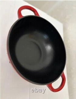 La cocotte en fonte Le Creuset/le four hollandais spécial/la casserole rouge avec couvercle