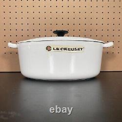 La cocotte ovale Le Creuset en fonte émaillée #29 de 5 litres, blanche avec couvercle.
