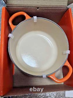 La cocotte ronde Le Creuset Dutch Oven 16cm 6 1/3in 1.5qt en fonte orange, fabriquée au Japon.