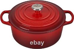 La cocotte ronde en fonte Le Creuset Signature de 3,5 litres Cerise