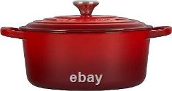 La cocotte ronde en fonte Le Creuset Signature de 3,5 litres Cerise