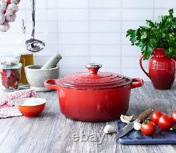 La cocotte ronde en fonte Le Creuset Signature de 3,5 litres Cerise