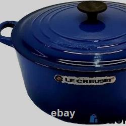 La cocotte ronde en fonte émaillée Le Creuset #28 de 7,25 litres, bleue