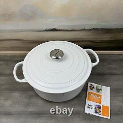 La cocotte ronde en fonte émaillée Le Creuset Signature 7 1/4 Qt. Blanc mat