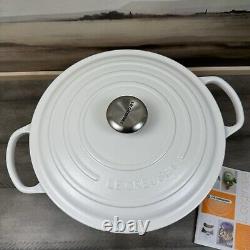La cocotte ronde en fonte émaillée Le Creuset Signature 7 1/4 Qt. Blanc mat