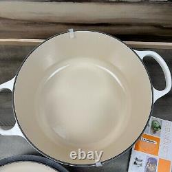 La cocotte ronde en fonte émaillée Le Creuset Signature 7 1/4 Qt. Blanc mat