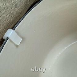La cocotte ronde en fonte émaillée Le Creuset Signature 7 1/4 Qt. Blanc mat