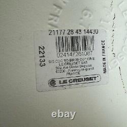La cocotte ronde en fonte émaillée Le Creuset Signature 7 1/4 Qt. Blanc mat