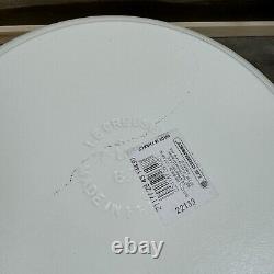 La cocotte ronde en fonte émaillée Le Creuset Signature 7 1/4 Qt. Blanc mat