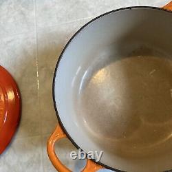 Le Creuset 22 Cocotte en fonte orange flamme 3,5 litres avec couvercle.