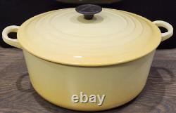 Le Creuset #28 Cocotte en fonte de 7,25 qts. JAUNE Ronde avec couvercle JH1