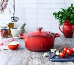 Le Creuset Casserole Ronde Émaillée en Fonte 4,5 Qt Nouvelle Signature
