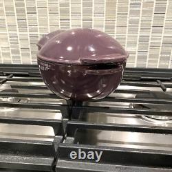 Le Creuset Casserole en Fonte Émaillée de 2,25 Qt Couleur Aubergine RARE