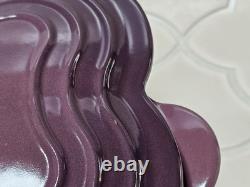 Le Creuset Cocotte Fleur Violet Fig avec bouton doré, émail noir mat, 2,1 qt