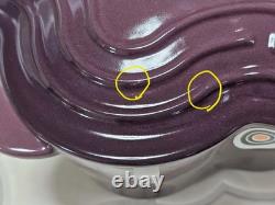 Le Creuset Cocotte Fleur Violet Fig avec bouton doré, émail noir mat, 2,1 qt