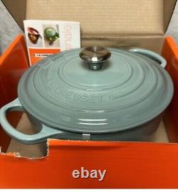 Le Creuset Cocotte Néerlandaise #22 Signature 3,5 Qt COULEUR & TAILLE RARE Sauge NIB R184