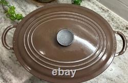 Le Creuset Cocotte Ovale en Fonte Émaillée 4,25 Qt #27 Marron avec Couvercle L92