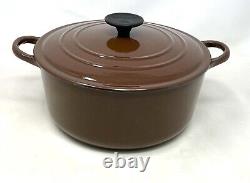Le Creuset E Casserole en Fonte Émaillée Marron 4,5 QT avec Couvercle