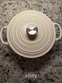 Le Creuset Signature 5,5 qt cocotte ronde en couleur Brioche