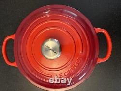 Le Creuset Signature Cocotte Ronde 5,5 qt en Fonte Couleur Rouge en Parfait État