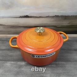 Le Creuset Signature Cocotte en Fonte Émaillée Ronde 4 1/2 qt. Flamme Dorée