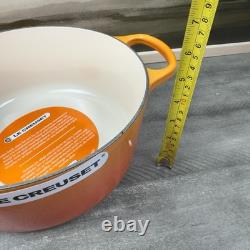 Le Creuset Signature Cocotte en Fonte Émaillée Ronde 4 1/2 qt. Flamme Dorée