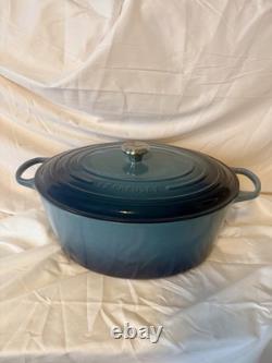 Le Creuset Signature Cocotte ovale en fonte de 15,5 qt (Marine) Le Creuset Signature Cocotte ovale en fonte de 15,5 qt (Marine)