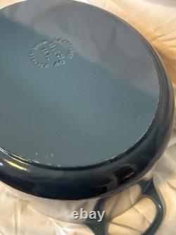Le Creuset Signature Cocotte ovale en fonte de 15,5 qt (Marine)