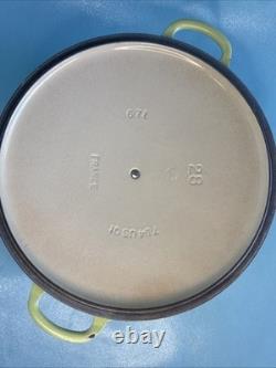 Le Creuset cocotte de 28 cm 7,25 qt vert citron en fonte émaillée fabriquée en France