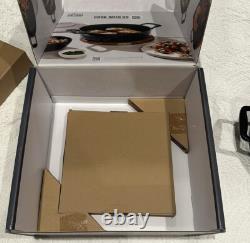 NIB Cocotte en Fonte Émaillée All-Clad avec Couvercle en Acier Inoxydable et Trivet en Bois 4Qt