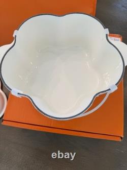 Nouveau Le Creuset cocotte traditionnelle florale à pétales de fleur 2,25 qt faitout blanc