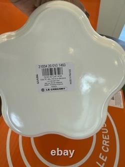 Nouveau Le Creuset cocotte traditionnelle florale à pétales de fleur 2,25 qt faitout blanc