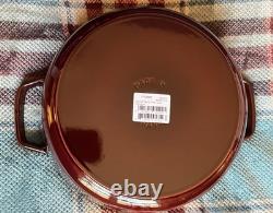 Nouvelle Cocotte Ronde Large et Peu Profonde Staub 6qt Grenadine + Bouton Cochon 1132987