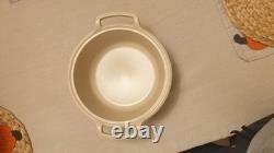 Nouvelle Cocotte Sublime Emile Henry France Couleur Crème 4 Quart Vaisselle Élégante