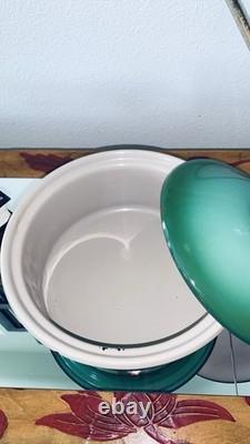 Plat de service à double pot en émail vintage MCM avec couvercle / faitout / vert