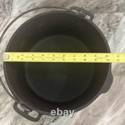 Pot en fonte émaillée non marquée pour camping avec couvercle