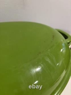 Pot en fonte vintage Sur La Table de grande taille avec couvercle, faitout ovale vert