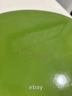 Pot en fonte vintage Sur La Table de grande taille avec couvercle, faitout ovale vert