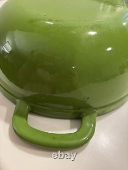 Pot en fonte vintage Sur La Table de grande taille avec couvercle, faitout ovale vert