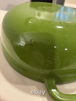 Pot en fonte vintage Sur La Table de grande taille avec couvercle, faitout ovale vert