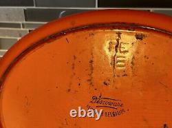 Pot / poêle ovale en fonte émaillée à flamme orange de DESCOWARE Belgique avec couvercle