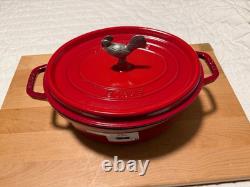 Staub Cocotte ovale en fonte de 5,75 qt, Coq Au Vin, cerise