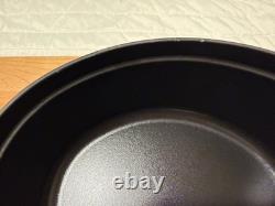 Staub Cocotte ovale en fonte de 5,75 qt, Coq Au Vin, cerise