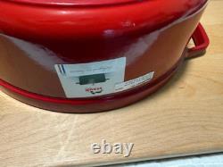 Staub Cocotte ovale en fonte de 5,75 qt, Coq Au Vin, cerise