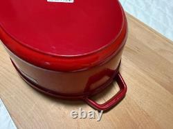 Staub Cocotte ovale en fonte de 5,75 qt, Coq Au Vin, cerise