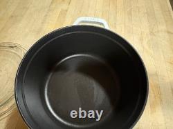 Staub La Coccotte Blanche #24 France 4qt Cocotte Ronde en Fonte avec Couvercle en Verre