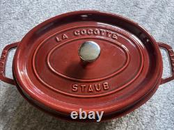 Staub La Cocotte n°29, cocotte ovale en fonte émaillée rouge de 4 qt / faitout hollandais